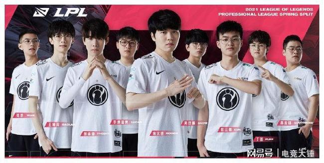 足球一直被 足球一直被